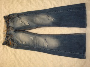 Рваные джинсы 
