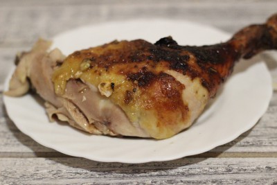 Курица, запеченная в духовке с чесноком