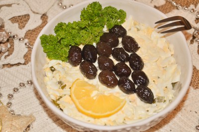 Слоеный салат с семгой и рисом