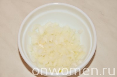 sloenyj-salat-so-shprotami-i-syrom3
