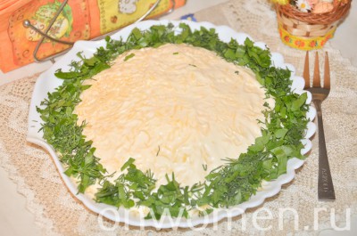 sloenyj-salat-so-shprotami-i-syrom8