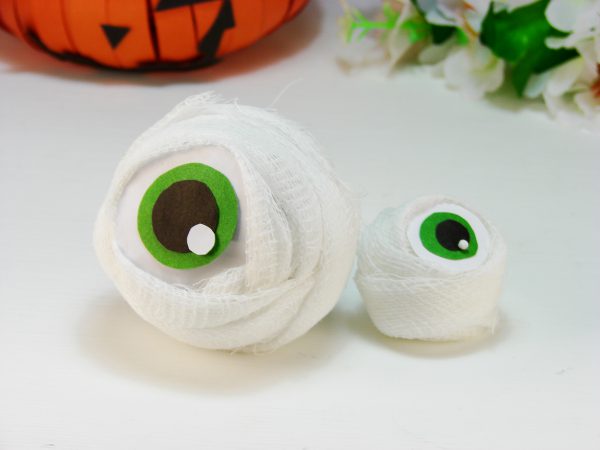 Глаза зомби на Хэллоуин